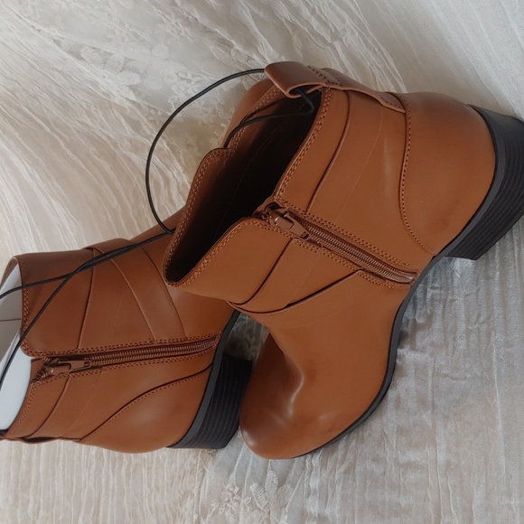 Liz Claiborne Memory Foam Ankle Boots Camel Tan Size 9 NWT - Picture 8 of 12